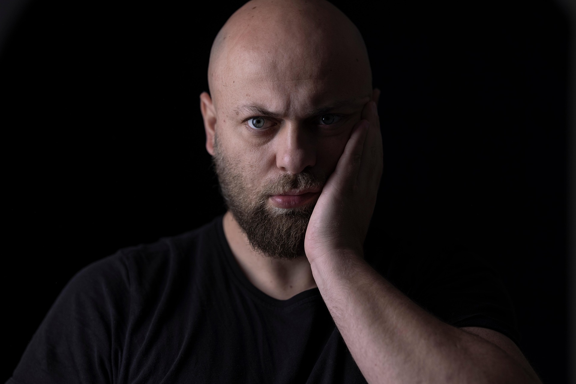 Warum Zahnschmerzen nachts oft schlimmer werden